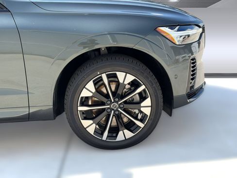 New 2026 Volvo XC60 T8 Plus w/ Climate Package AWD/4WD image 12