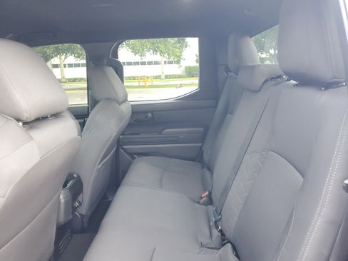 Certified 2024 Toyota Tacoma SR5 AWD/4WD image 10