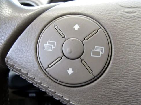 Used 2009 Mercedes-Benz SL 550 image 23