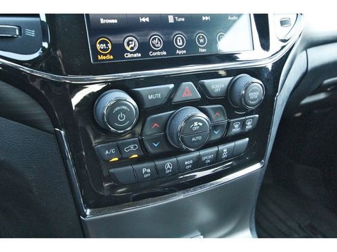 Used 2022 Jeep Grand Cherokee Laredo X RWD image 24