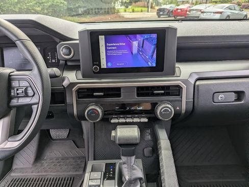 Used 2025 Toyota 4Runner SR5 AWD/4WD image 17
