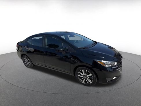 Used 2025 Nissan Versa SV image 2