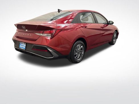Certified 2024 Hyundai Elantra SEL image 5