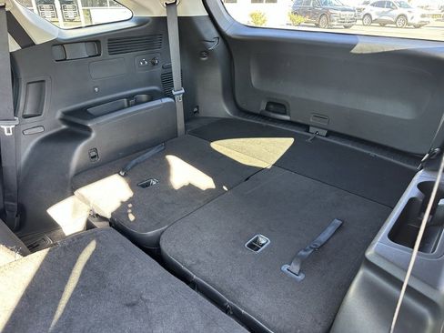 Used 2025 Kia Sorento S w/ Panoramic Sunroof Package image 19