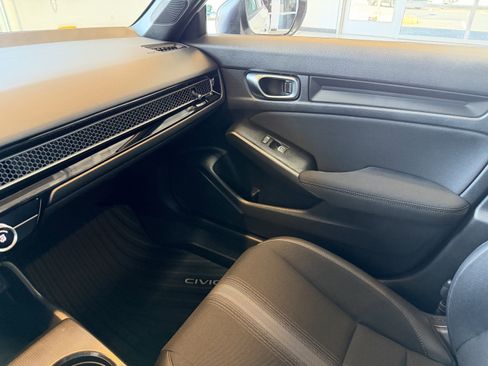 Used 2025 Honda Civic Sport image 14