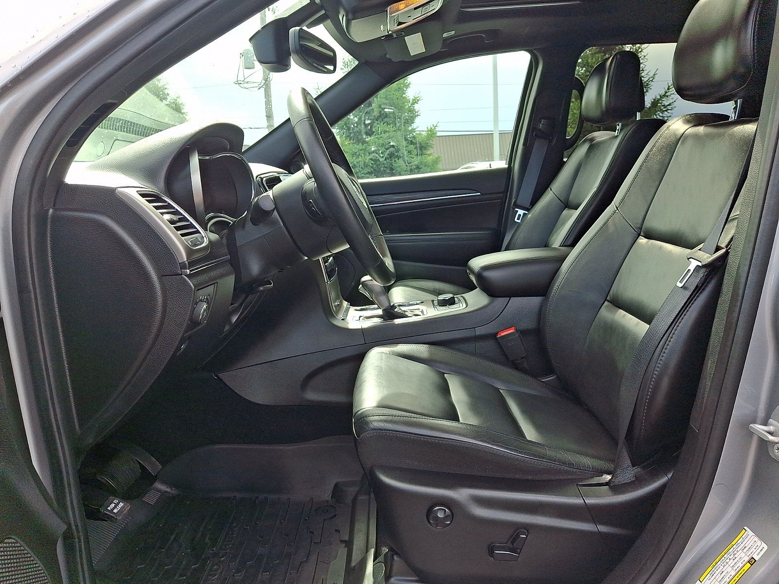 Used 2020 Jeep Grand Cherokee Limited AWD/4WD image 13