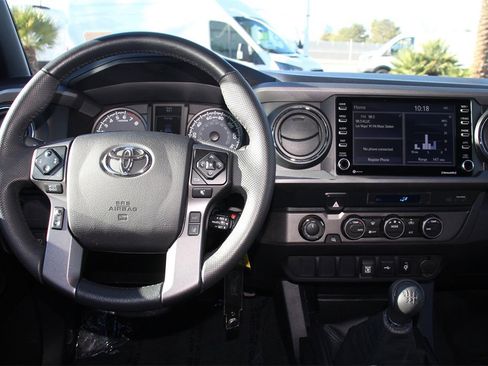 Used 2022 Toyota Tacoma TRD Off-Road image 17