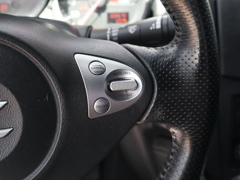 Used 2017 Nissan 370Z Coupe RWD image 25