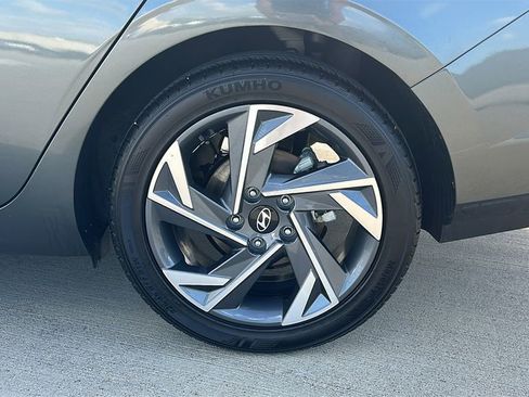 Certified 2025 Hyundai Elantra Sport FWD image 17