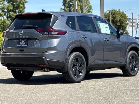 Used 2026 Nissan Rogue SV FWD image 4