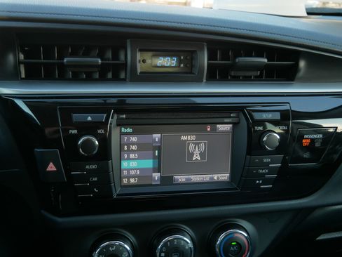 Used 2016 Toyota Corolla L image 21