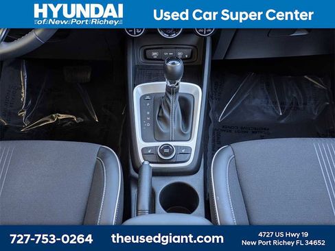 Certified 2023 Hyundai Venue Limited w/ Cargo Package image 19