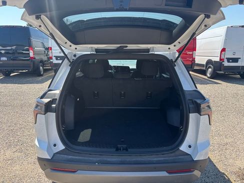 Used 2025 Chevrolet Equinox LT AWD/4WD image 14