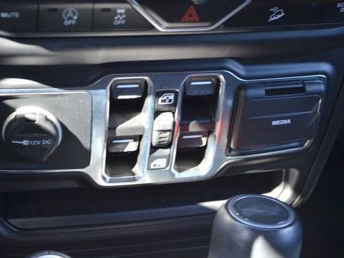 Used 2021 Jeep Wrangler Unlimited Sahara image 30