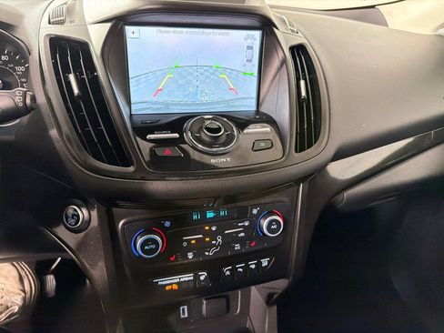 Used 2019 Ford Escape Titanium AWD/4WD image 16