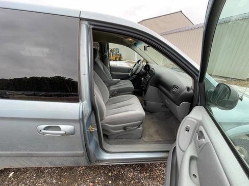 Used 2006 Dodge Caravan SXT image 27