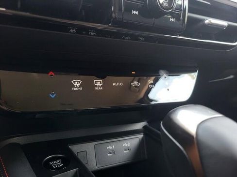 New 2025 Nissan Kicks SR w/ Illumination Package image 13