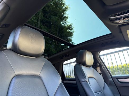 Certified 2023 Porsche Cayenne AWD/4WD image 18