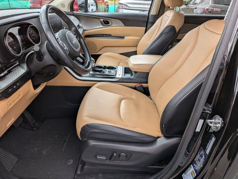 Used 2024 Kia Carnival LX FWD image 14