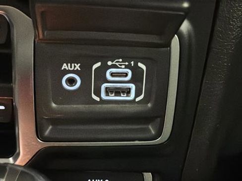 Used 2024 Jeep Gladiator Mojave w/ Technology Group AWD/4WD image 35