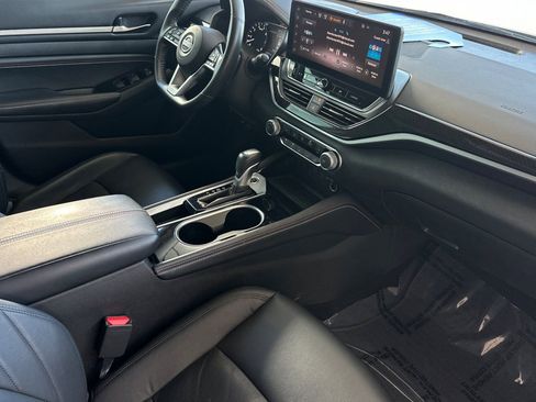 Used 2023 Nissan Altima 2.5 SR w/ SR Premium Package FWD image 14