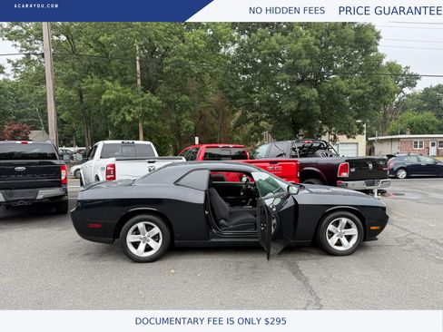 Used 2014 Dodge Challenger R/T RWD image 10