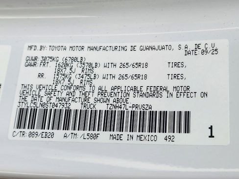 Used 2025 Toyota Tacoma Limited image 33