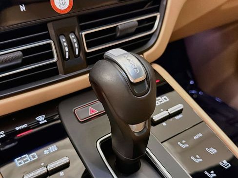 Used 2026 Porsche Macan AWD/4WD image 18