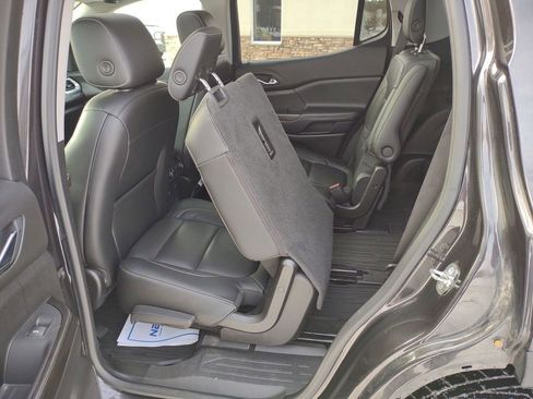 Used 2019 GMC Acadia SLT image 20