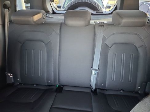 Used 2022 Land Rover Defender 110 image 5