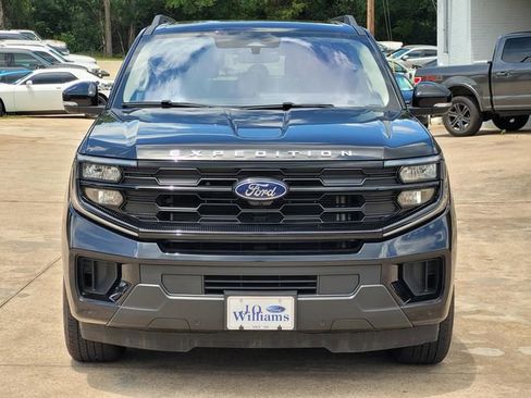 Used 2025 Ford Expedition Max Active RWD image 2