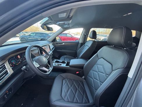 New 2026 Volkswagen Atlas SE image 11