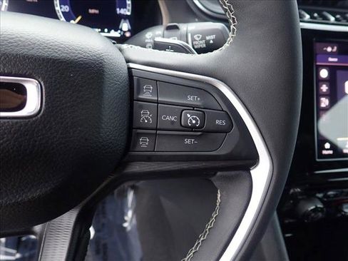 Used 2024 Jeep Grand Cherokee L Laredo image 16