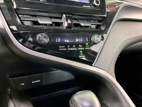 Used 2023 Toyota Camry SE w/ Cold Weather Package AWD/4WD image 14