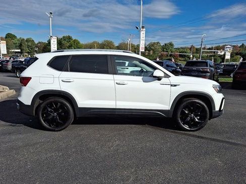 Used 2023 Volkswagen Taos SE w/ Black Wheel Package AWD/4WD image 9