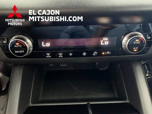 Used 2023 Mitsubishi Outlander SE image 16
