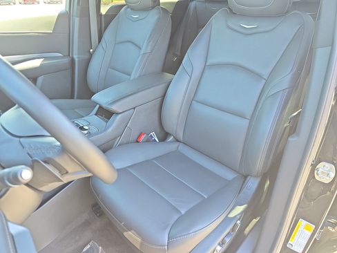 Used 2025 Cadillac XT4 Premium Luxury FWD image 15