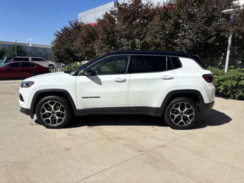 Used 2025 Jeep Compass Limited AWD/4WD image 9