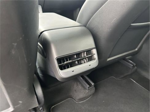 Used 2025 Tesla Model Y Long Range AWD/4WD image 18