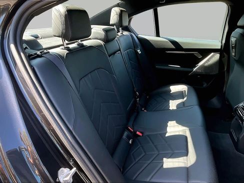 Used 2024 BMW i5 eDrive40i RWD image 19