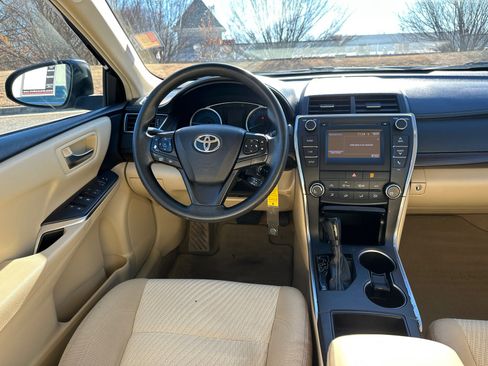 Used 2017 Toyota Camry SE image 22