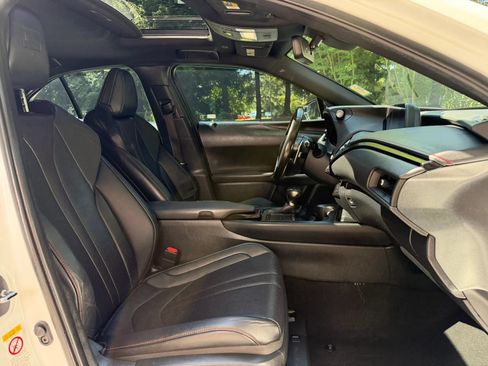 Used 2019 Lexus UX 200 F Sport w/ F Sport Premium Package FWD image 4