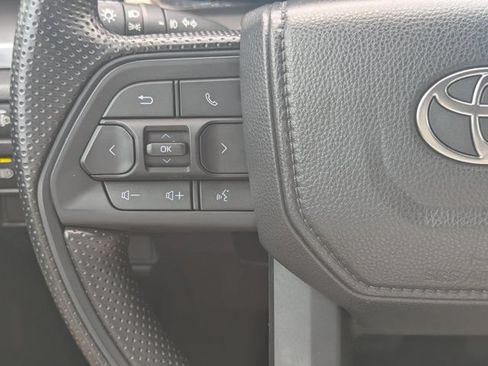 Used 2025 Toyota Tacoma SR5 AWD/4WD image 21