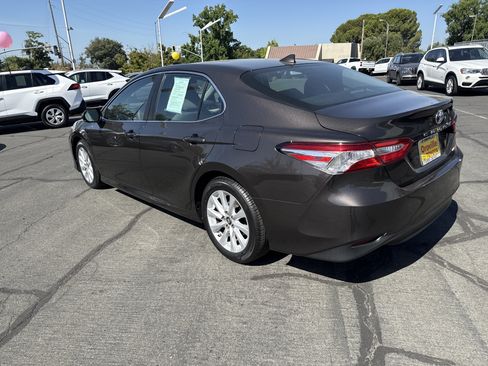 Used 2019 Toyota Camry LE w/ Convenience Package FWD image 3