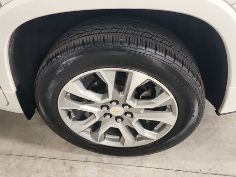 Used 2021 Chevrolet Traverse Premier FWD image 12