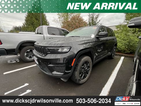 Certified 2024 Jeep Grand Cherokee Altitude AWD/4WD image 2