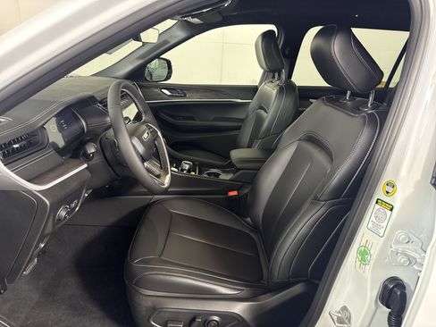 New 2026 Jeep Grand Cherokee L Limited AWD/4WD image 12