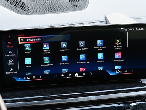 Certified 2025 BMW X5 xDrive50e w/ M Sport Package image 17