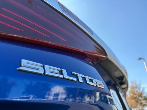 Used 2021 Kia Seltos SX w/ SX Sunroof Package image 11