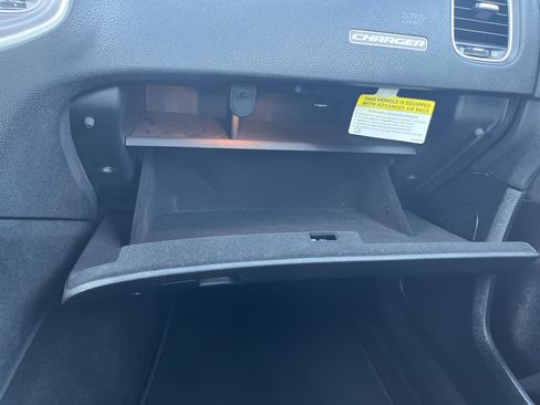 Used 2022 Dodge Charger SXT RWD image 25